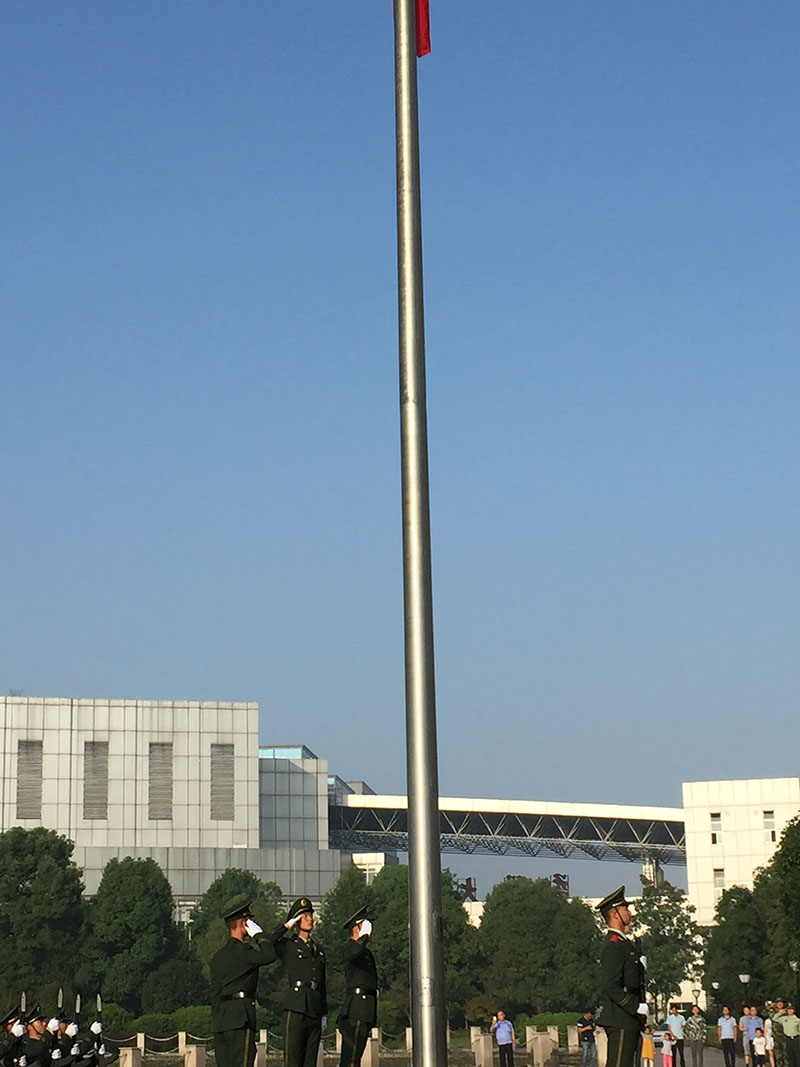 講話，國歌同步旗桿